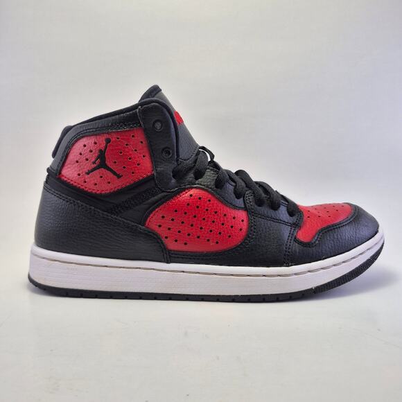 NIKE JORDAN \